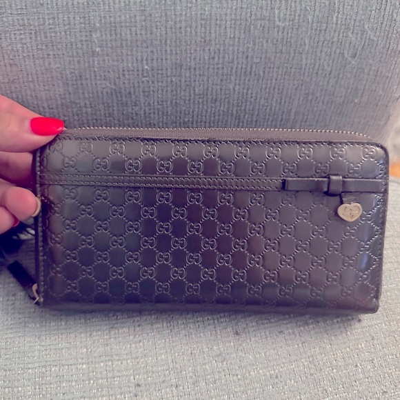 Handbags - Grey Gucci Guccissima Zippy wallet
